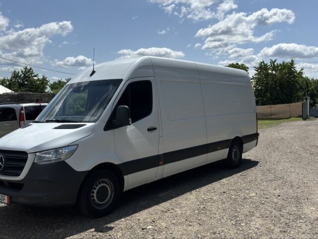 Белый Мерседес Sprinter, объемом двигателя 0 л и пробегом 200 тыс. км за 28706 $, фото 1 на Automoto.ua