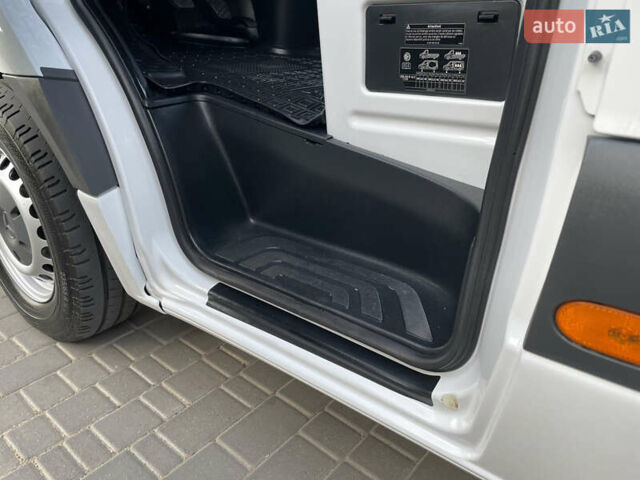 Белый Мерседес Sprinter, объемом двигателя 2.2 л и пробегом 267 тыс. км за 20999 $, фото 38 на Automoto.ua