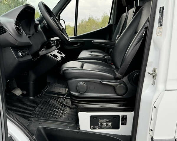 Белый Мерседес Sprinter, объемом двигателя 2.14 л и пробегом 230 тыс. км за 26900 $, фото 13 на Automoto.ua
