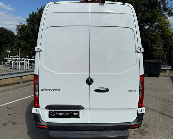 Белый Мерседес Sprinter, объемом двигателя 3 л и пробегом 69 тыс. км за 46999 $, фото 6 на Automoto.ua