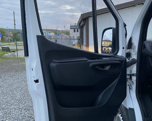 Белый Мерседес Sprinter, объемом двигателя 2.1 л и пробегом 275 тыс. км за 22900 $, фото 9 на Automoto.ua