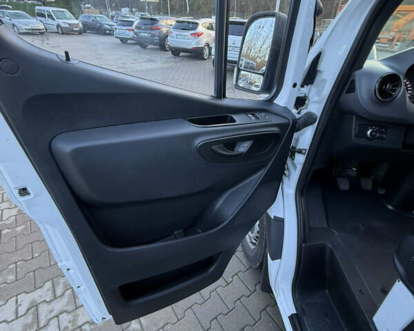 Белый Мерседес Sprinter, объемом двигателя 2.2 л и пробегом 188 тыс. км за 20900 $, фото 8 на Automoto.ua