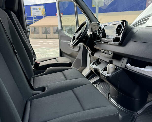 Білий Мерседес Sprinter, об'ємом двигуна 2.99 л та пробігом 313 тис. км за 40906 $, фото 35 на Automoto.ua
