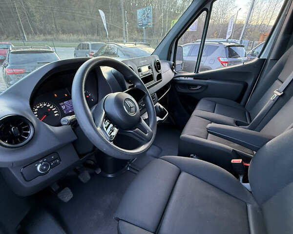 Белый Мерседес Sprinter, объемом двигателя 2.2 л и пробегом 188 тыс. км за 20900 $, фото 9 на Automoto.ua