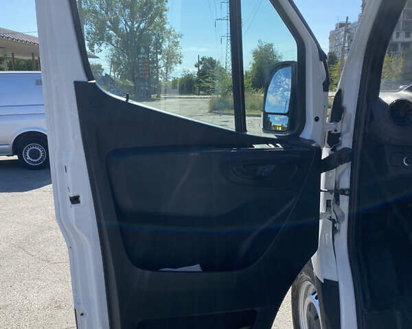 Белый Мерседес Sprinter, объемом двигателя 2.14 л и пробегом 180 тыс. км за 32500 $, фото 15 на Automoto.ua