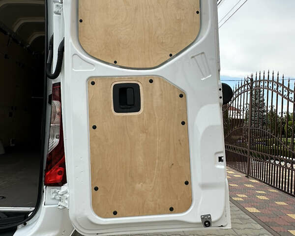 Белый Мерседес Sprinter, объемом двигателя 2.99 л и пробегом 373 тыс. км за 62700 $, фото 31 на Automoto.ua