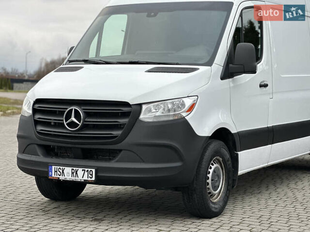 Белый Мерседес Sprinter, объемом двигателя 3 л и пробегом 300 тыс. км за 37500 $, фото 8 на Automoto.ua
