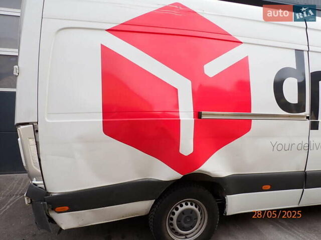 Белый Мерседес Sprinter, объемом двигателя 0 л и пробегом 215 тыс. км за 10713 $, фото 5 на Automoto.ua
