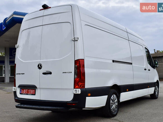 Белый Мерседес Sprinter, объемом двигателя 2.2 л и пробегом 280 тыс. км за 29000 $, фото 4 на Automoto.ua