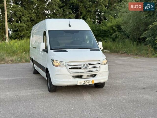 Белый Мерседес Sprinter, объемом двигателя 2.2 л и пробегом 267 тыс. км за 28900 $, фото 3 на Automoto.ua