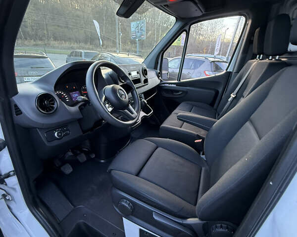Белый Мерседес Sprinter, объемом двигателя 2.2 л и пробегом 188 тыс. км за 20900 $, фото 7 на Automoto.ua