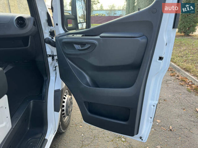 Белый Мерседес Sprinter, объемом двигателя 2.2 л и пробегом 293 тыс. км за 28800 $, фото 52 на Automoto.ua