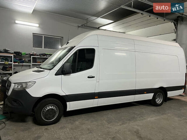 Белый Мерседес Sprinter, объемом двигателя 2.99 л и пробегом 207 тыс. км за 60273 $, фото 1 на Automoto.ua