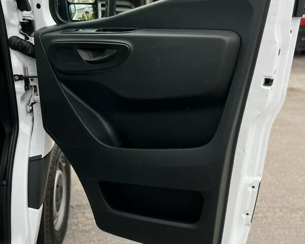 Белый Мерседес Sprinter, объемом двигателя 2.2 л и пробегом 260 тыс. км за 25500 $, фото 21 на Automoto.ua