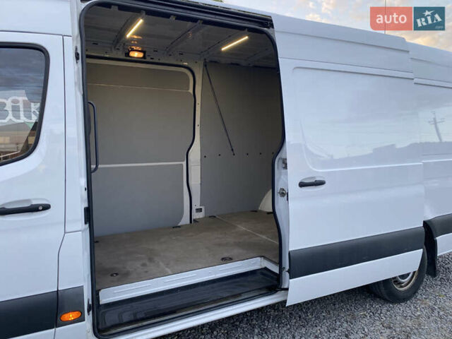 Белый Мерседес Sprinter, объемом двигателя 2.1 л и пробегом 275 тыс. км за 22900 $, фото 22 на Automoto.ua
