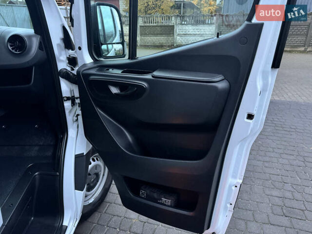 Белый Мерседес Sprinter, объемом двигателя 2.1 л и пробегом 366 тыс. км за 27800 $, фото 31 на Automoto.ua