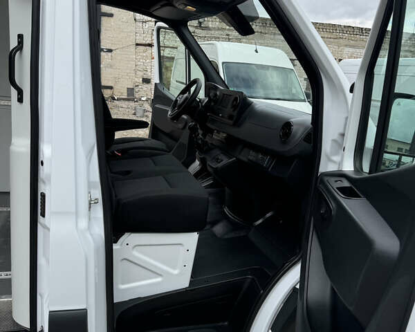Белый Мерседес Sprinter, объемом двигателя 2.2 л и пробегом 299 тыс. км за 25600 $, фото 28 на Automoto.ua