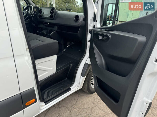 Белый Мерседес Sprinter, объемом двигателя 2.2 л и пробегом 245 тыс. км за 26900 $, фото 18 на Automoto.ua