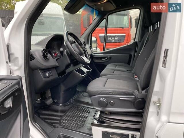 Белый Мерседес Sprinter, объемом двигателя 2.2 л и пробегом 194 тыс. км за 29850 $, фото 41 на Automoto.ua