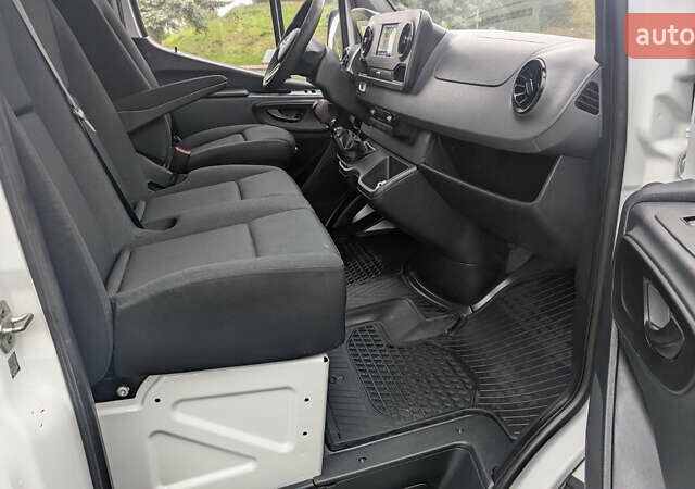 Белый Мерседес Sprinter, объемом двигателя 0 л и пробегом 212 тыс. км за 24200 $, фото 19 на Automoto.ua