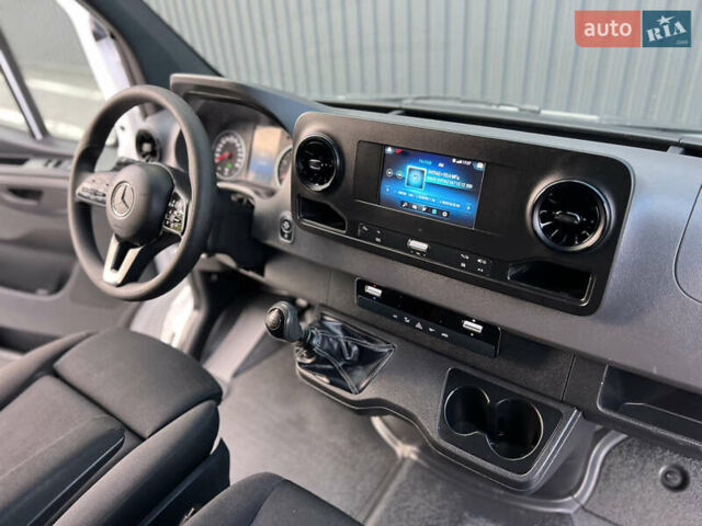 Белый Мерседес Sprinter, объемом двигателя 2.2 л и пробегом 253 тыс. км за 24700 $, фото 128 на Automoto.ua