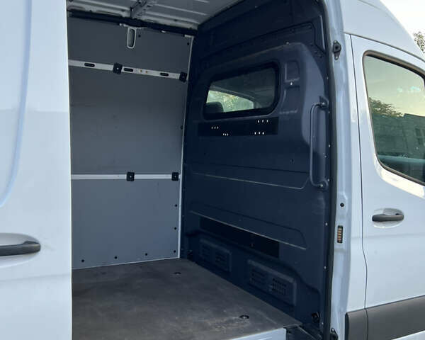 Белый Мерседес Sprinter, объемом двигателя 3 л и пробегом 51 тыс. км за 33900 $, фото 11 на Automoto.ua