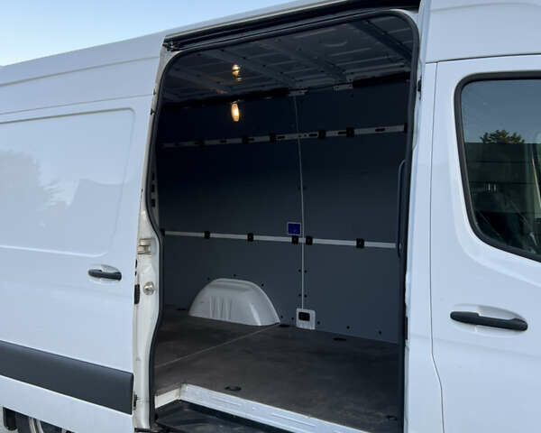 Белый Мерседес Sprinter, объемом двигателя 3 л и пробегом 51 тыс. км за 33900 $, фото 10 на Automoto.ua