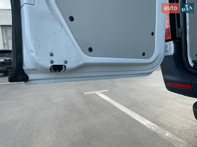 Белый Мерседес Sprinter, объемом двигателя 2.2 л и пробегом 288 тыс. км за 24900 $, фото 56 на Automoto.ua