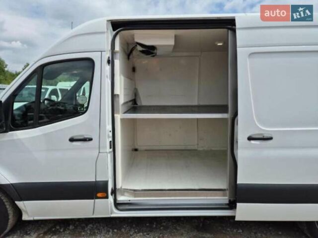 Белый Мерседес Sprinter, объемом двигателя 2.2 л и пробегом 200 тыс. км за 22442 $, фото 1 на Automoto.ua