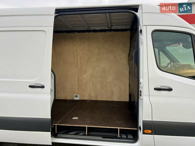 Белый Мерседес Sprinter, объемом двигателя 2.2 л и пробегом 250 тыс. км за 34999 $, фото 33 на Automoto.ua
