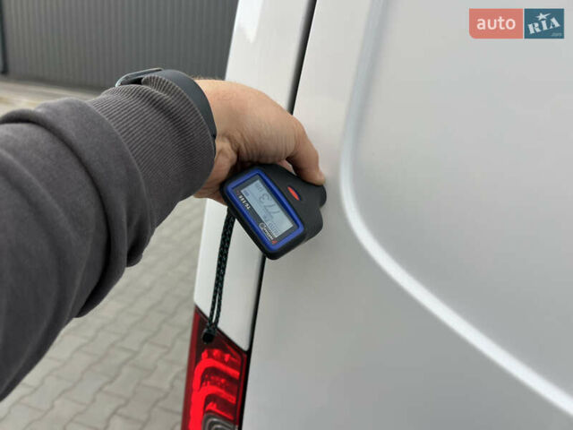 Белый Мерседес Sprinter, объемом двигателя 2.2 л и пробегом 253 тыс. км за 24700 $, фото 181 на Automoto.ua