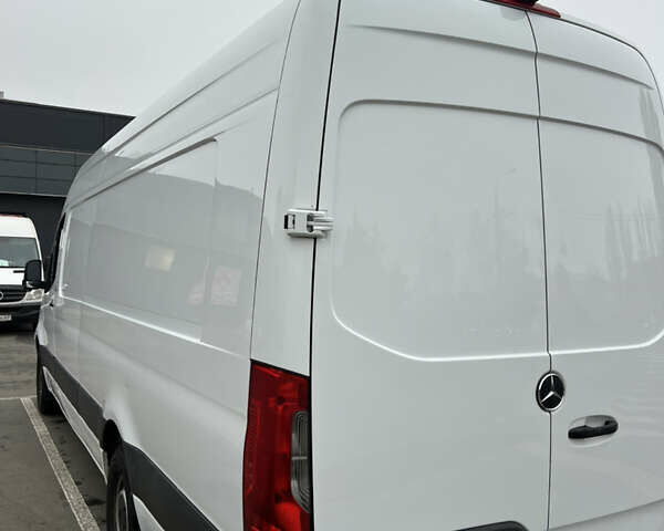 Білий Мерседес Sprinter, об'ємом двигуна 0 л та пробігом 200 тис. км за 40000 $, фото 5 на Automoto.ua