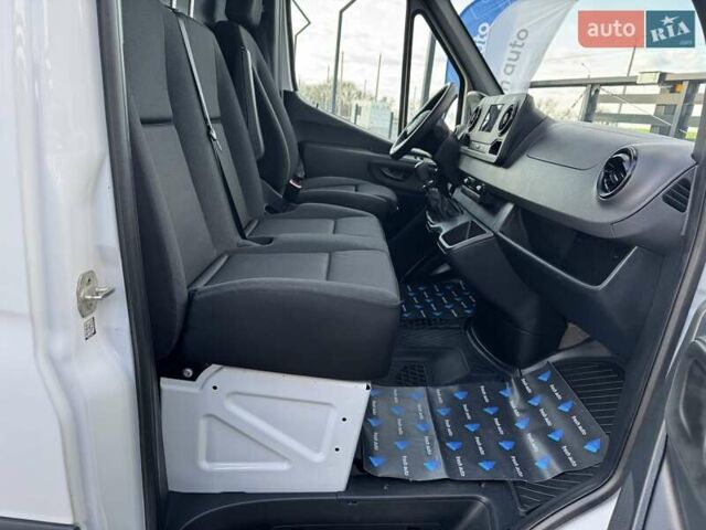 Белый Мерседес Sprinter, объемом двигателя 2.2 л и пробегом 251 тыс. км за 28500 $, фото 27 на Automoto.ua