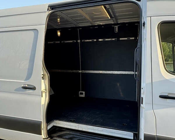 Белый Мерседес Sprinter, объемом двигателя 3 л и пробегом 222 тыс. км за 40300 $, фото 23 на Automoto.ua