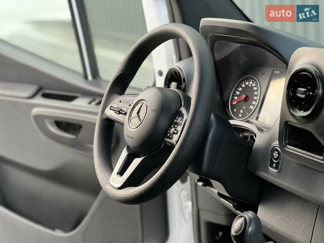 Белый Мерседес Sprinter, объемом двигателя 2.2 л и пробегом 253 тыс. км за 24700 $, фото 123 на Automoto.ua
