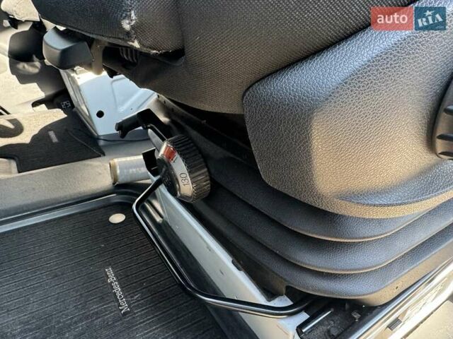 Белый Мерседес Sprinter, объемом двигателя 2.99 л и пробегом 292 тыс. км за 60258 $, фото 4 на Automoto.ua