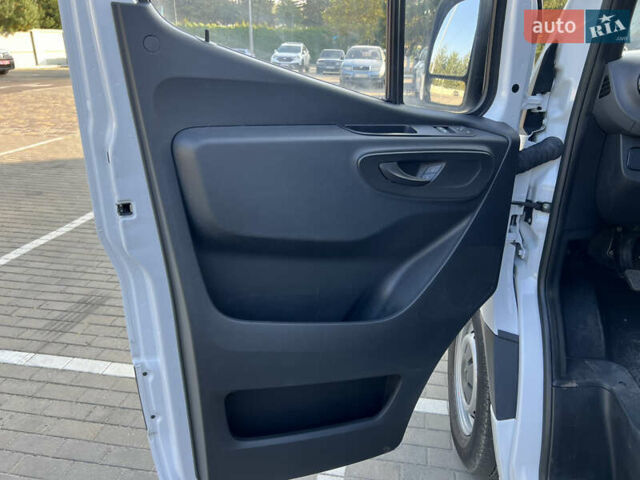 Белый Мерседес Sprinter, объемом двигателя 2 л и пробегом 111 тыс. км за 25999 $, фото 32 на Automoto.ua