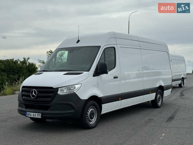 Белый Мерседес Sprinter, объемом двигателя 2.2 л и пробегом 299 тыс. км за 25900 $, фото 1 на Automoto.ua