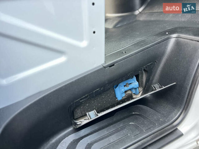 Білий Мерседес Sprinter, об'ємом двигуна 2.2 л та пробігом 253 тис. км за 24500 $, фото 136 на Automoto.ua