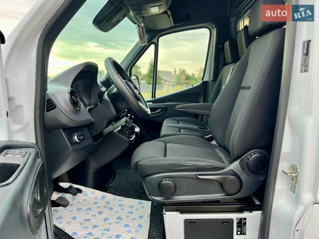 Белый Мерседес Sprinter, объемом двигателя 2.2 л и пробегом 250 тыс. км за 34999 $, фото 15 на Automoto.ua