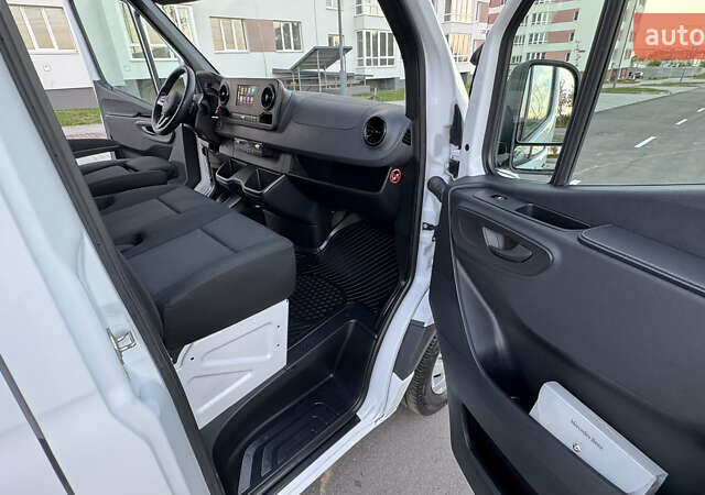 Белый Мерседес Sprinter, объемом двигателя 0 л и пробегом 239 тыс. км за 25900 $, фото 43 на Automoto.ua