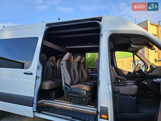 Белый Мерседес Sprinter, объемом двигателя 2.99 л и пробегом 290 тыс. км за 65000 $, фото 3 на Automoto.ua