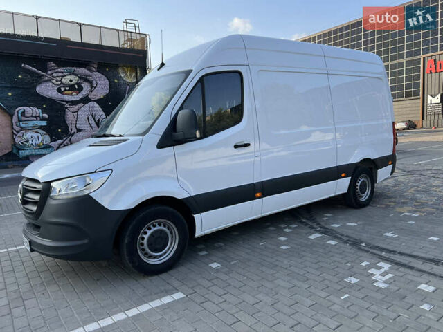 Белый Мерседес Sprinter, объемом двигателя 2 л и пробегом 111 тыс. км за 25999 $, фото 1 на Automoto.ua