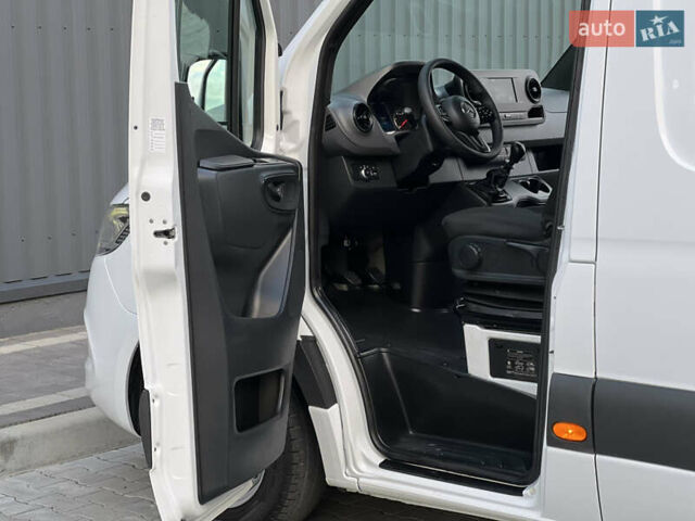 Белый Мерседес Sprinter, объемом двигателя 2.2 л и пробегом 253 тыс. км за 24700 $, фото 95 на Automoto.ua