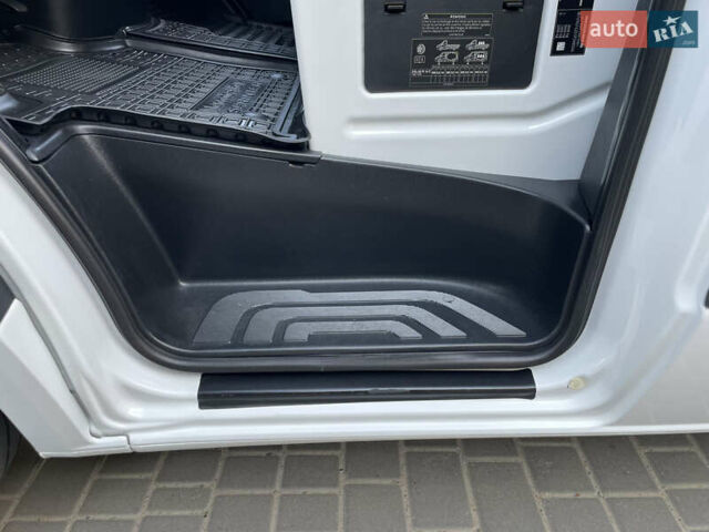 Белый Мерседес Sprinter, объемом двигателя 2.2 л и пробегом 298 тыс. км за 25600 $, фото 36 на Automoto.ua