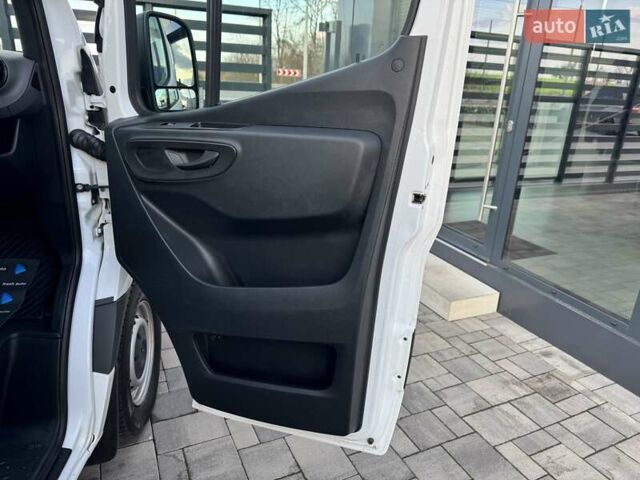 Белый Мерседес Sprinter, объемом двигателя 2.2 л и пробегом 251 тыс. км за 28500 $, фото 32 на Automoto.ua