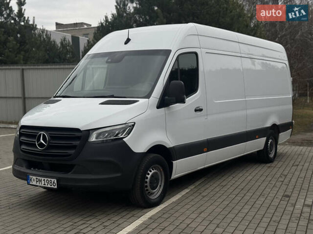Белый Мерседес Sprinter, объемом двигателя 2.2 л и пробегом 285 тыс. км за 27000 $, фото 4 на Automoto.ua