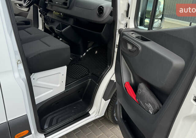 Белый Мерседес Sprinter, объемом двигателя 1.95 л и пробегом 241 тыс. км за 25900 $, фото 50 на Automoto.ua