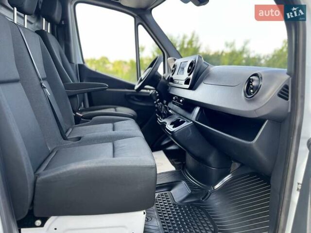 Белый Мерседес Sprinter, объемом двигателя 2 л и пробегом 191 тыс. км за 24850 $, фото 51 на Automoto.ua