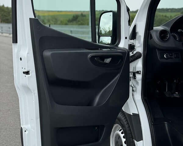 Белый Мерседес Sprinter, объемом двигателя 2.2 л и пробегом 299 тыс. км за 25900 $, фото 17 на Automoto.ua